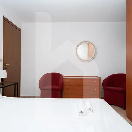 Homiday - Mila Willa